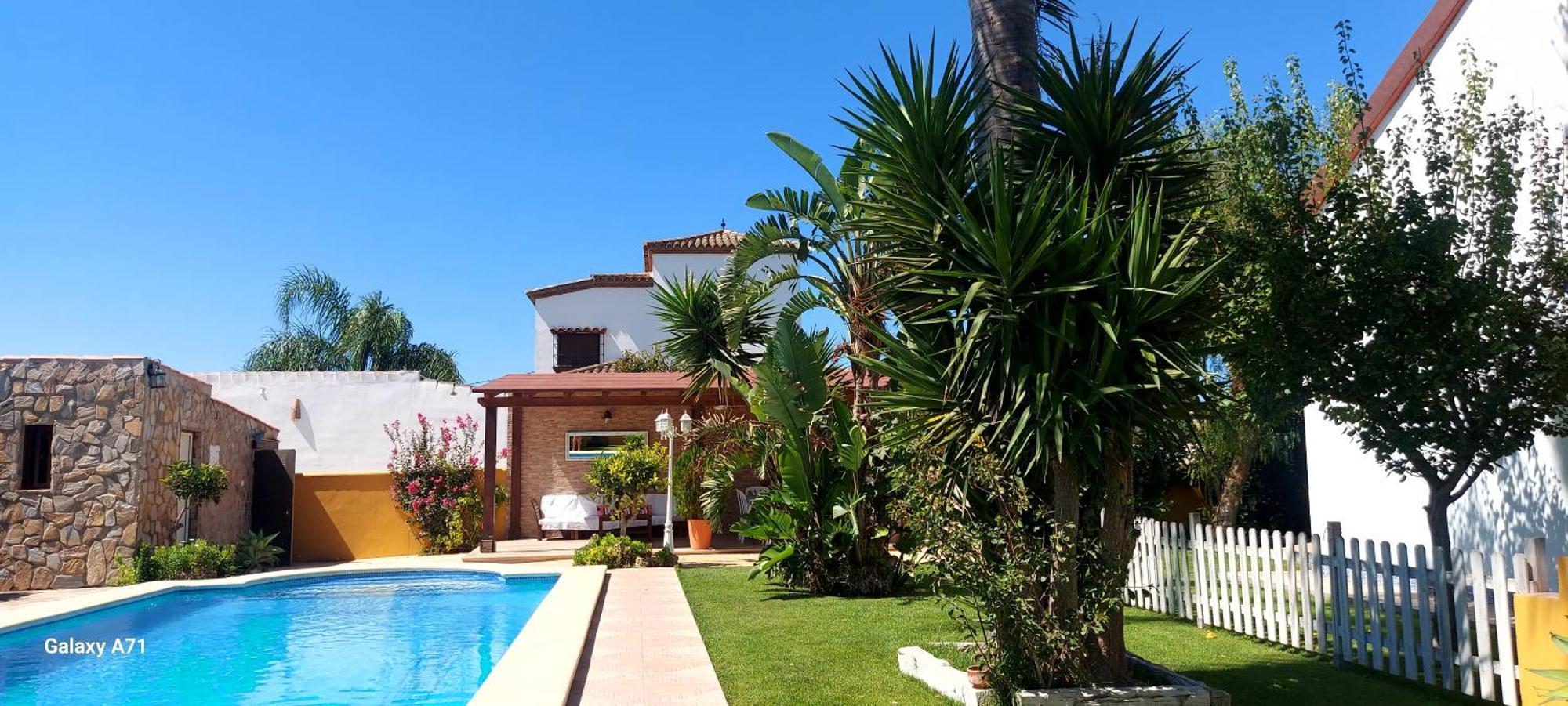 Chalet La Huerta Con Piscina Y Wifi โกนิล เด ลาฟรอนเตรา ภายนอก รูปภาพ