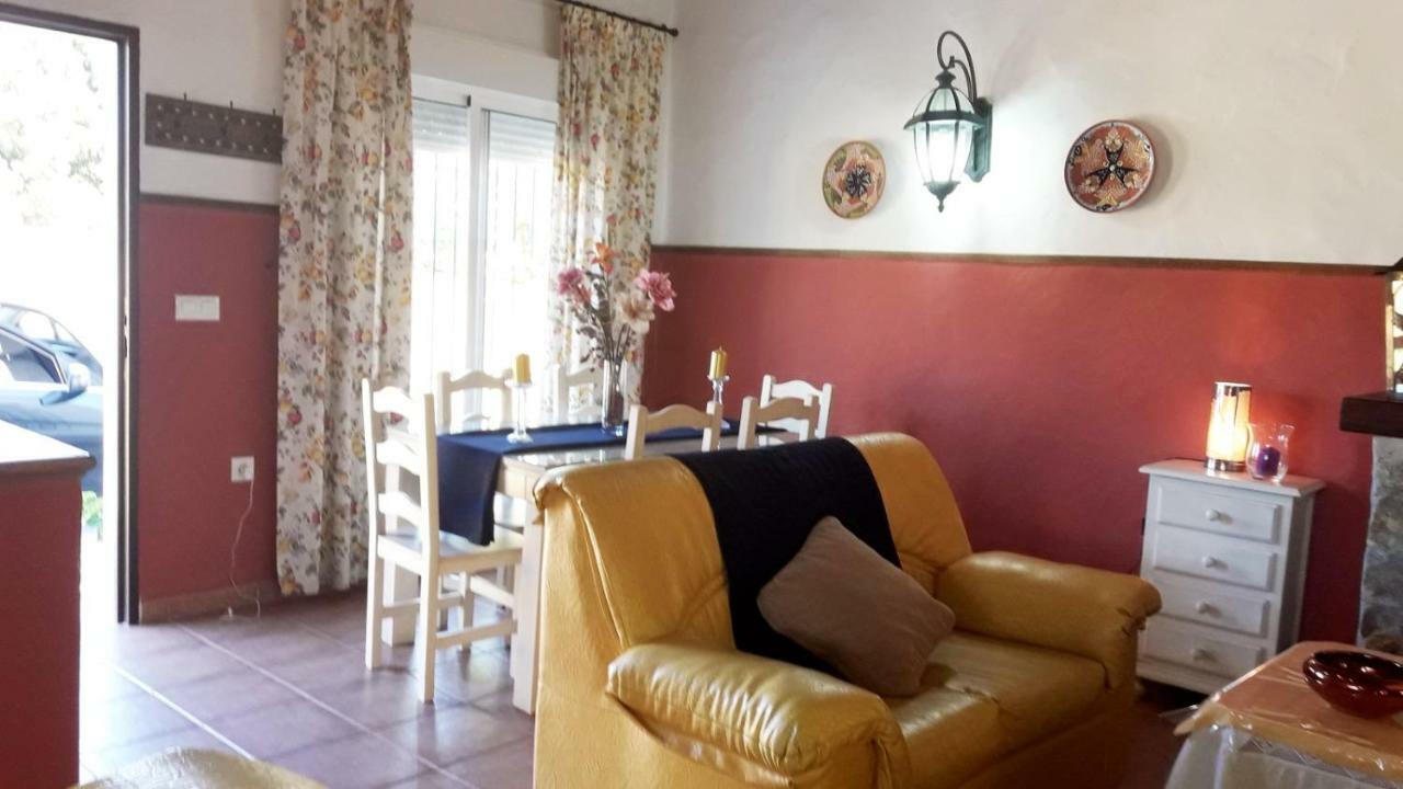 Chalet La Huerta Con Piscina Y Wifi โกนิล เด ลาฟรอนเตรา ภายนอก รูปภาพ
