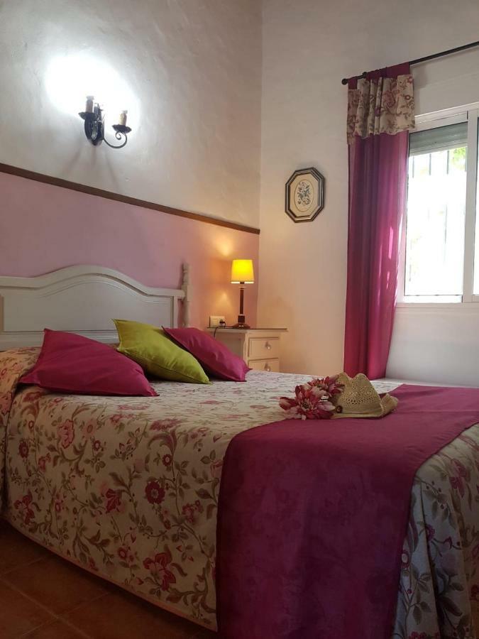 Chalet La Huerta Con Piscina Y Wifi โกนิล เด ลาฟรอนเตรา ภายนอก รูปภาพ
