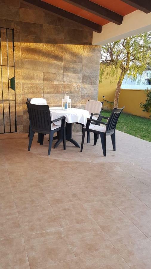 Chalet La Huerta Con Piscina Y Wifi โกนิล เด ลาฟรอนเตรา ภายนอก รูปภาพ