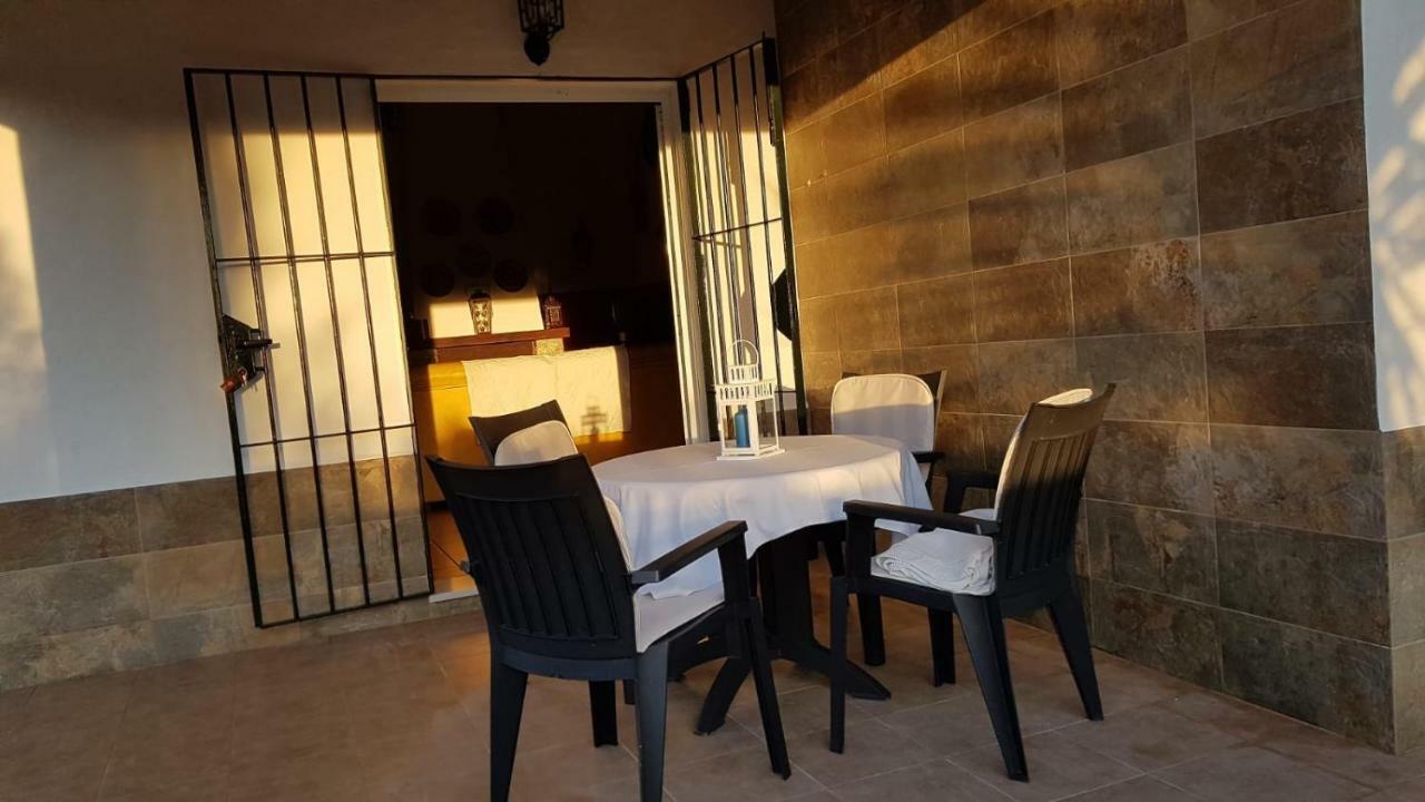 Chalet La Huerta Con Piscina Y Wifi โกนิล เด ลาฟรอนเตรา ภายนอก รูปภาพ