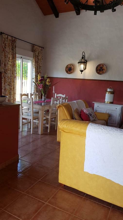 Chalet La Huerta Con Piscina Y Wifi โกนิล เด ลาฟรอนเตรา ภายนอก รูปภาพ