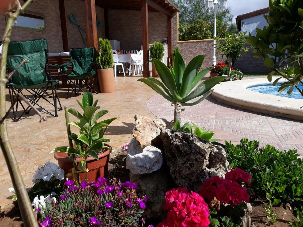 Chalet La Huerta Con Piscina Y Wifi โกนิล เด ลาฟรอนเตรา ภายนอก รูปภาพ